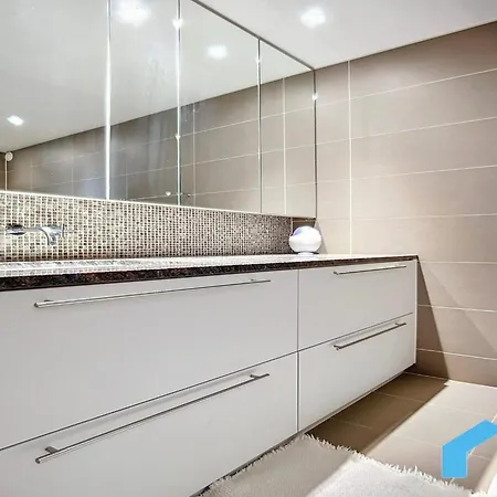 Duplex With Hinterland Views *