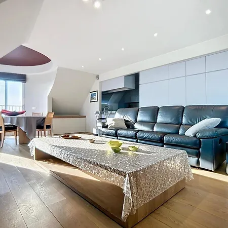 Duplex With Hinterland Views